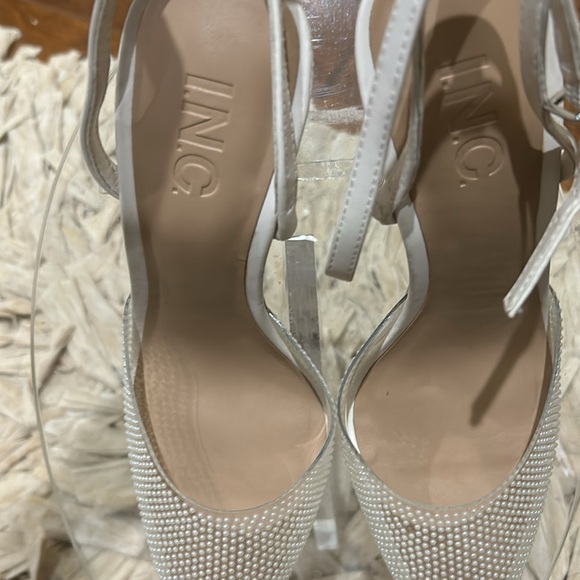 NWOT small beaded sexy shoes with a ball heel - Picture 3 of 8